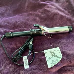 CONAIR 1 1/4 IN Curling Iron-New